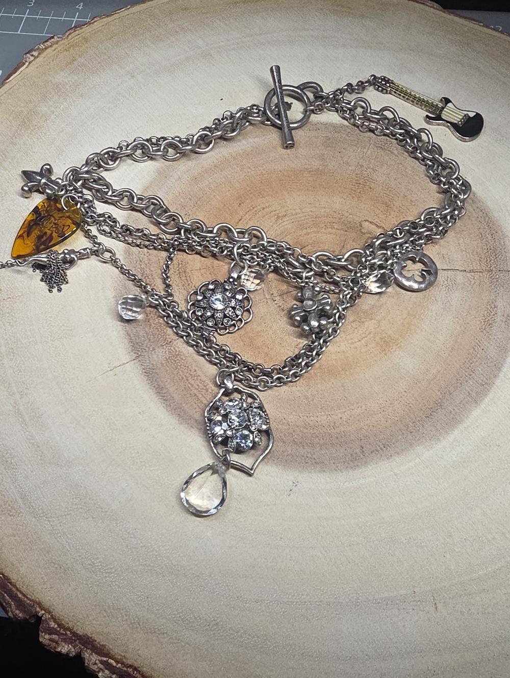 Y2k Lucky Brand necklace features a silver-tone multi-strand design